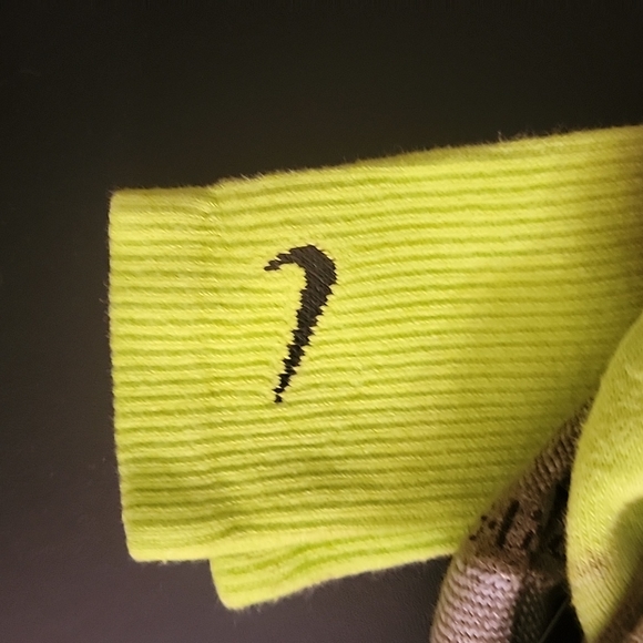 2 Pairs Unisex Nike Crew Socks,  color two green, Men 8-12 Wmn 10-13 - Picture 2 of 6